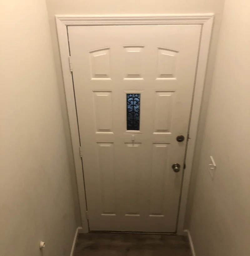 This steel entry door let cold air in